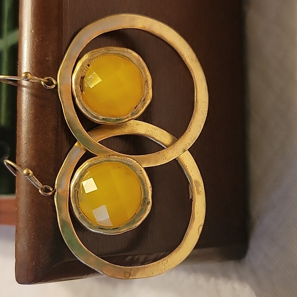 Gold earring